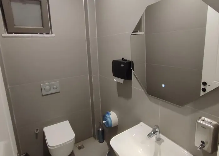 The Brothers Hotel 2*